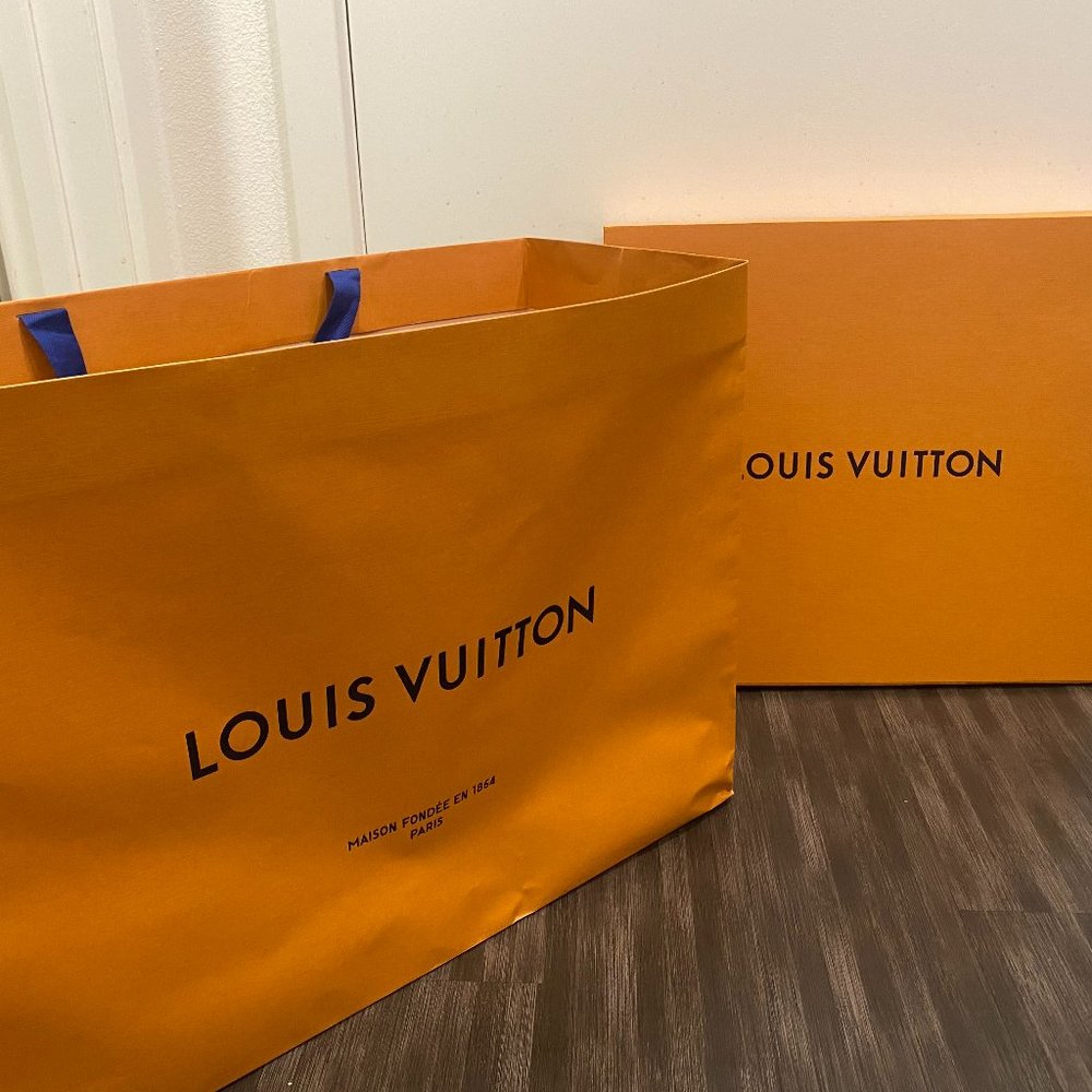 LOUIS VUITTON Monogram Macassar Christopher - Picture 2 of 11